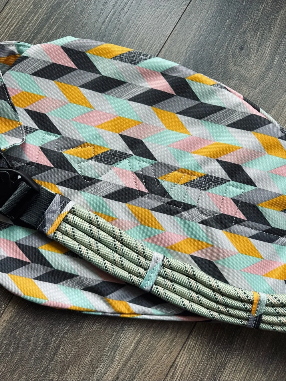 Kavu Rope Sling Chevron Sketch Sling Bag/ Backpack Brand New With Tags